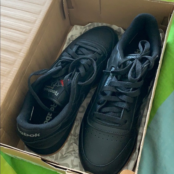 Reebok Shoes - Classic black Reeboks size 8.5